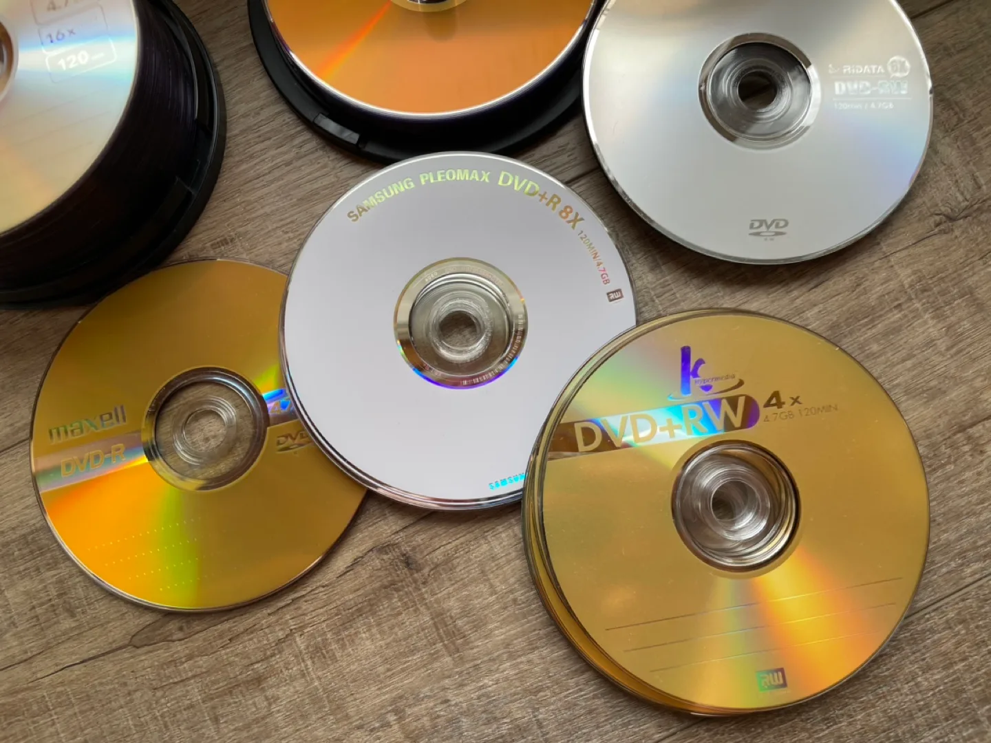 Recordable DVD Media Discs Mixed Brand Blank DVD-R & RW Bundle image indicator(3)