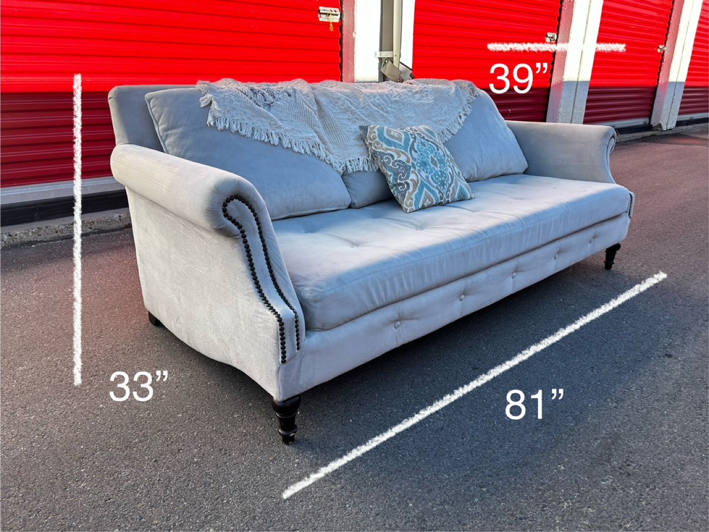 Grey velvet couch (steam cleaned!!) *FREE DELIVERY!!🚚 📦*