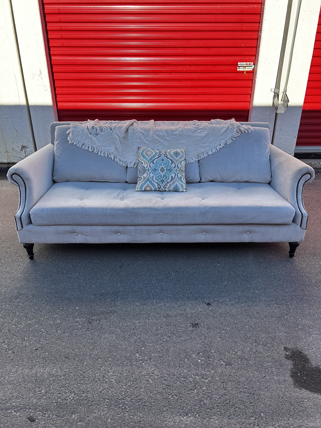Grey velvet couch (steam cleaned!!) *FREE DELIVERY!!🚚 📦* - photo 2