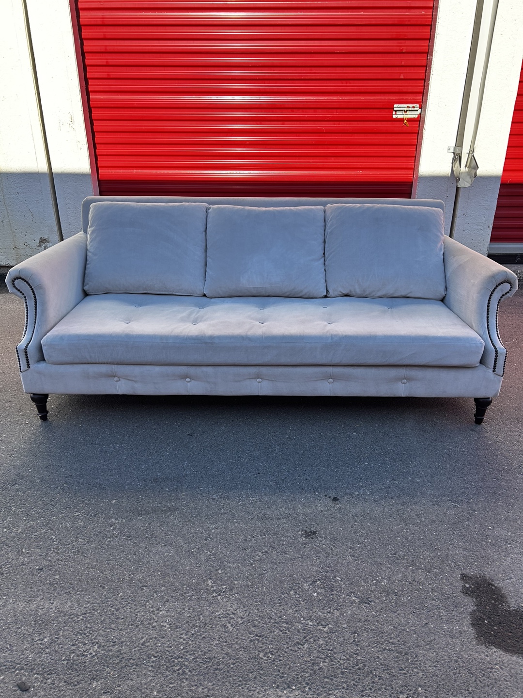 Grey velvet couch (steam cleaned!!) *FREE DELIVERY!!🚚 📦* - photo 4
