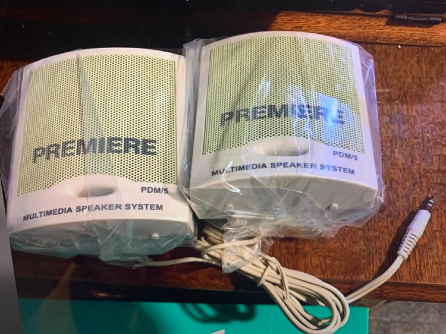 PREMIERE PORTABLE SPEAKERS image indicator(2)