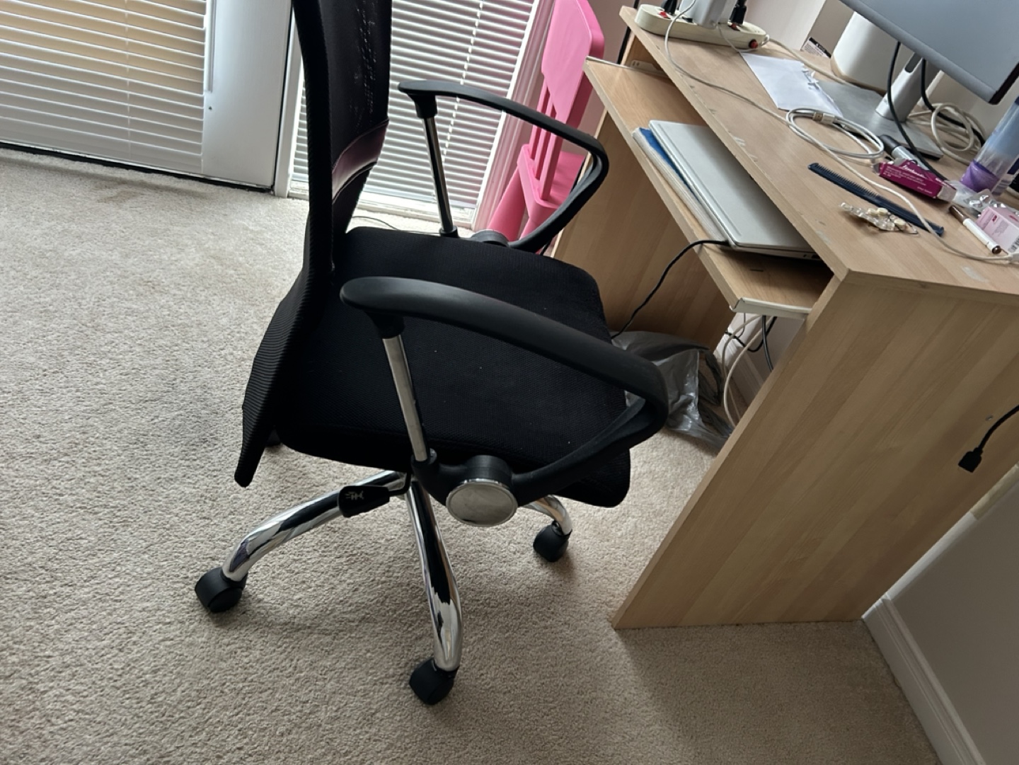 Black Mesh Office Chair - photo 4