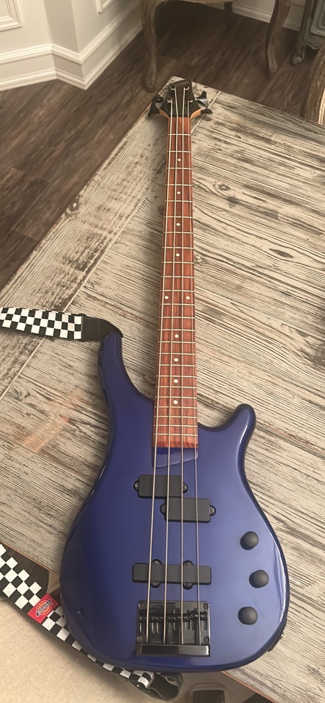 Carlo Robelli Electric Bass Guitar with Case and Amp - photo 3