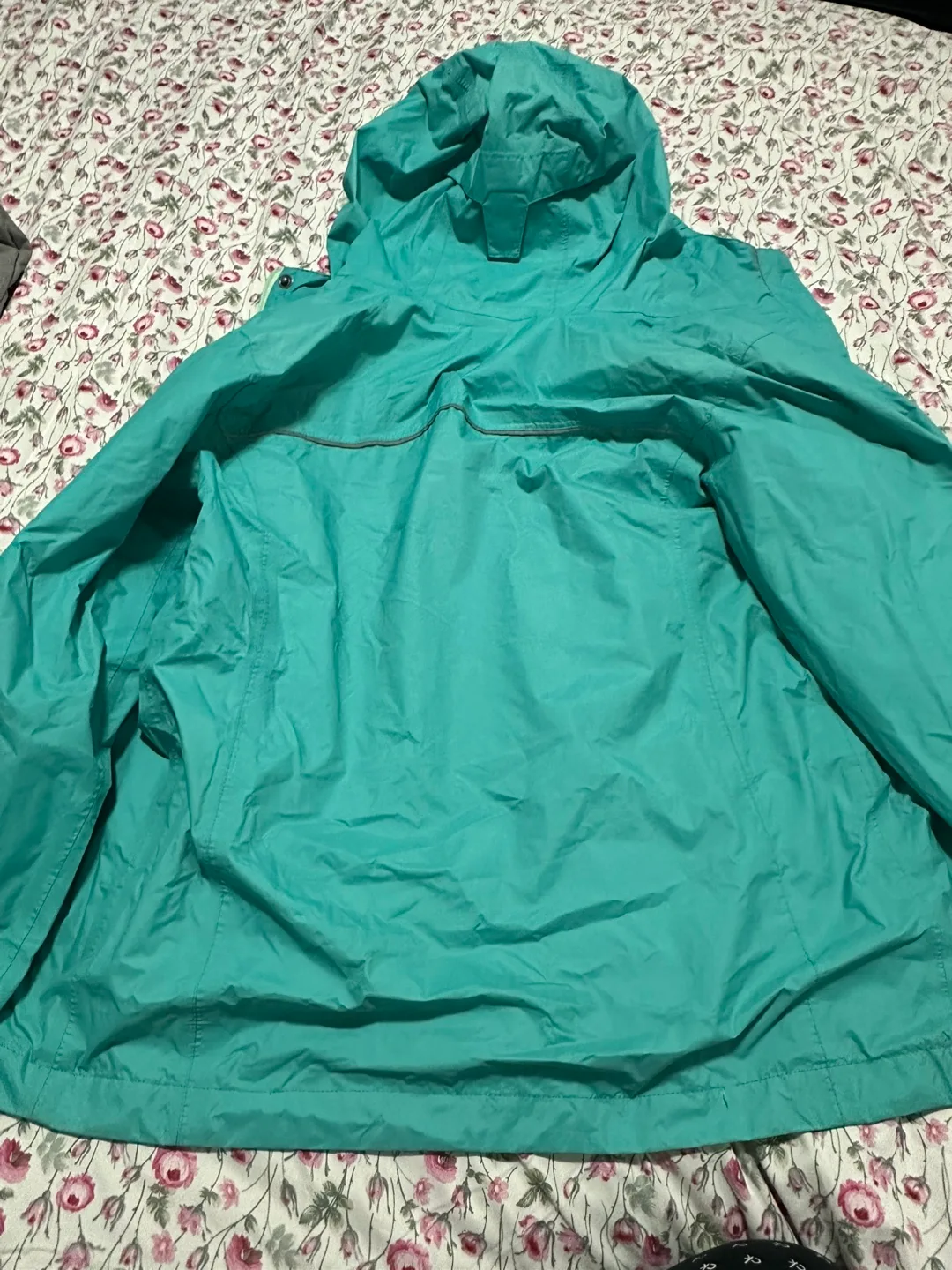 Columbia Women's Rain Jacket image indicator(3)
