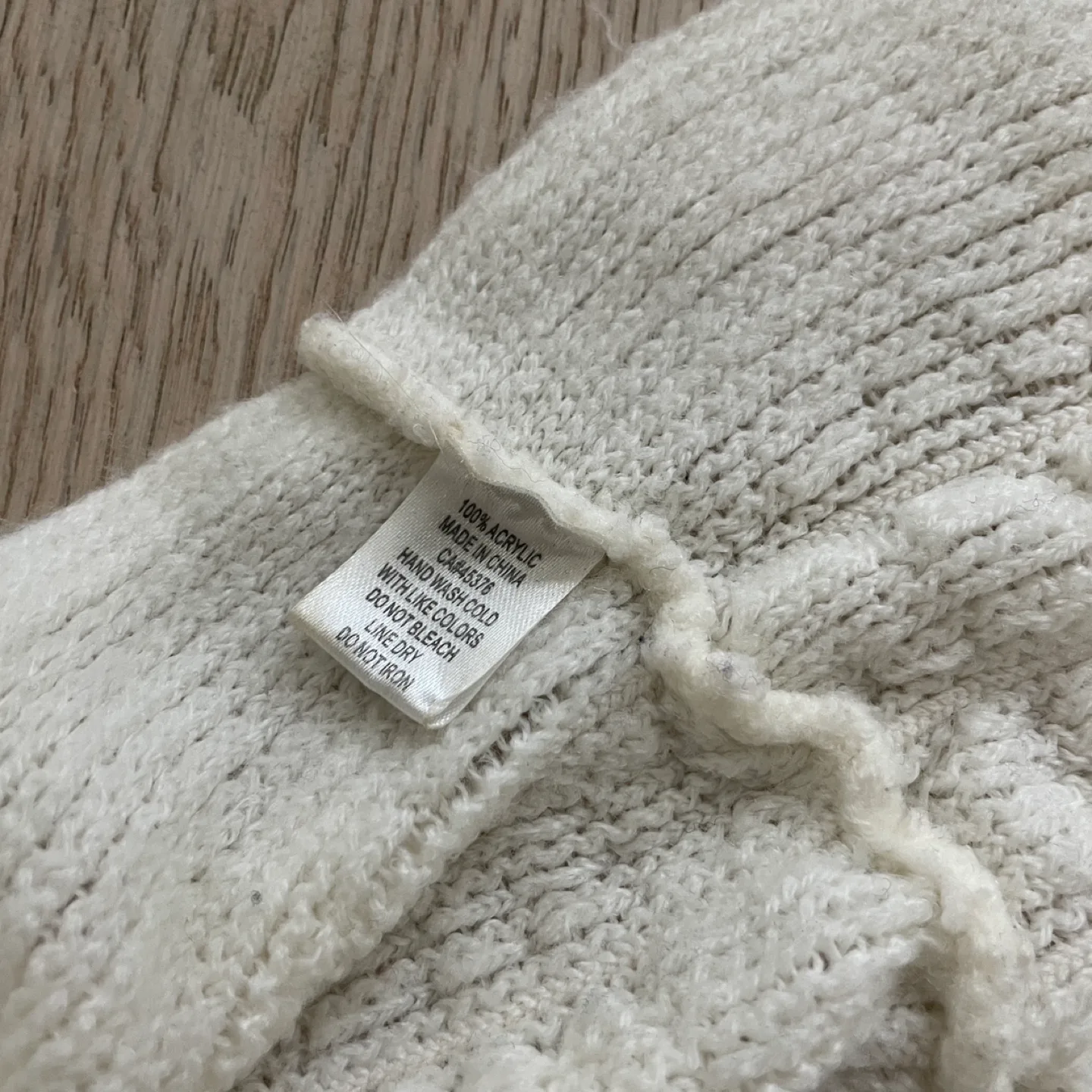 White Ruffle Infinity Scarf image indicator(3)