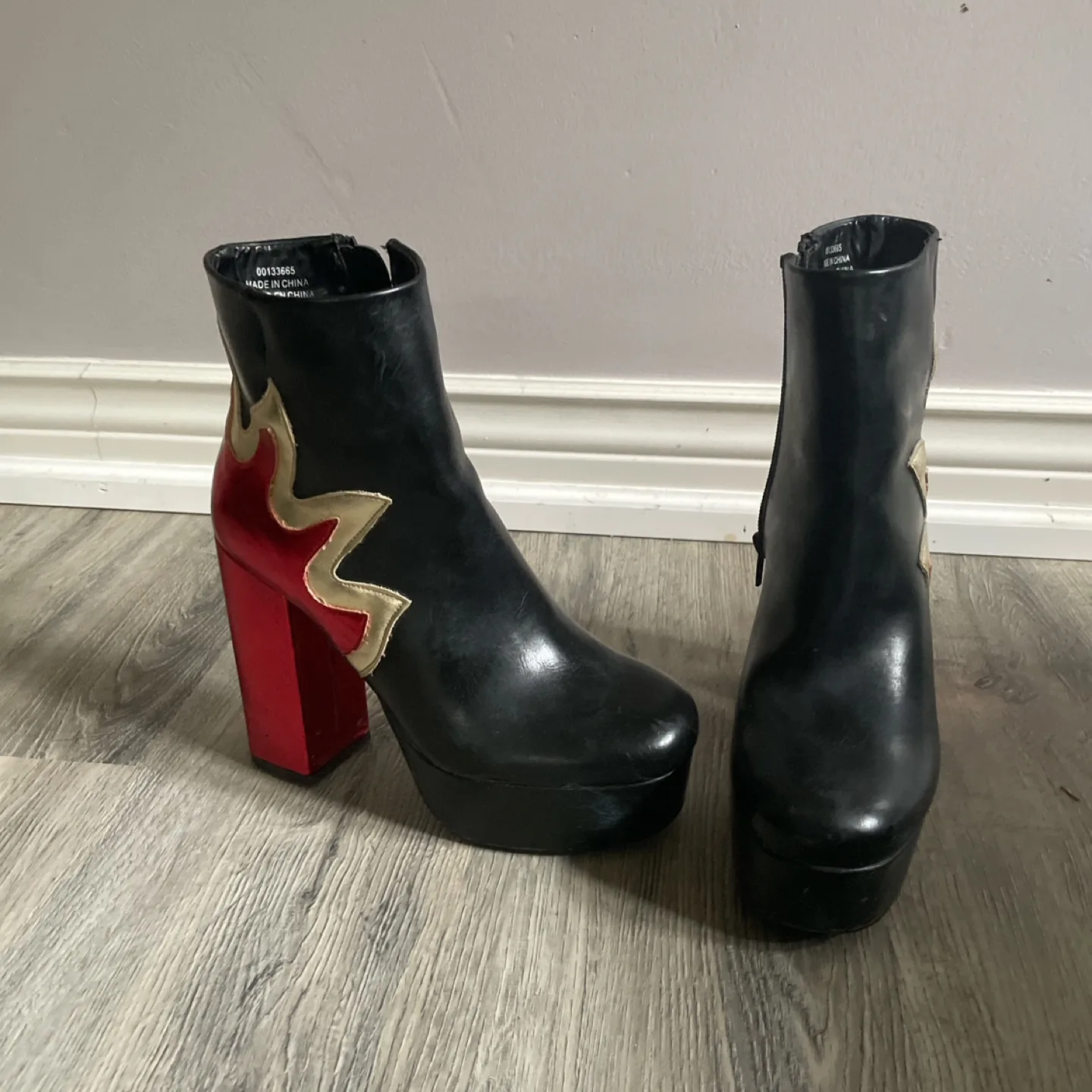 Black and red platform boots image indicator(4)