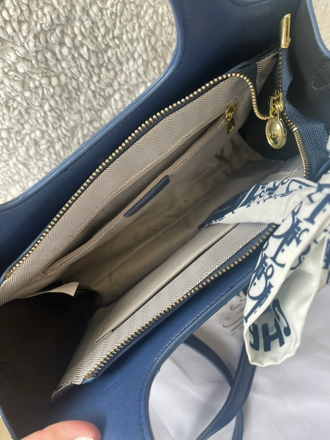 Blue Handbag image indicator(2)