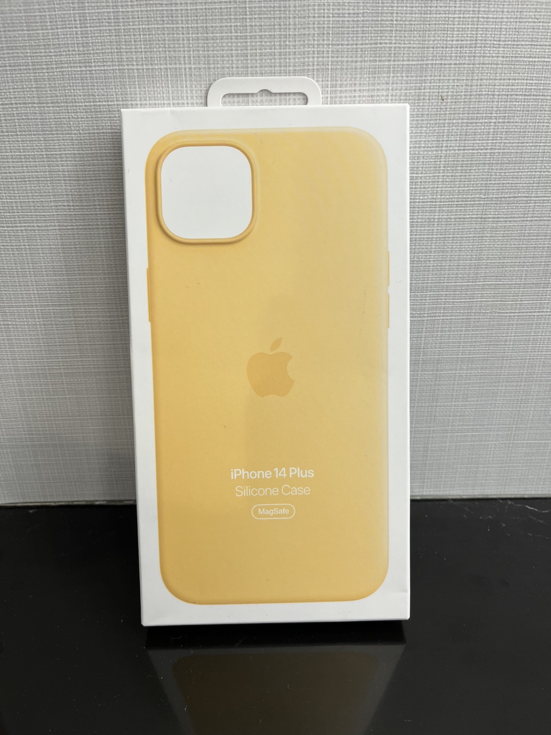 iPhone 14 Plus Silicone Case with MagSafe - Canary Yellow - photo 2