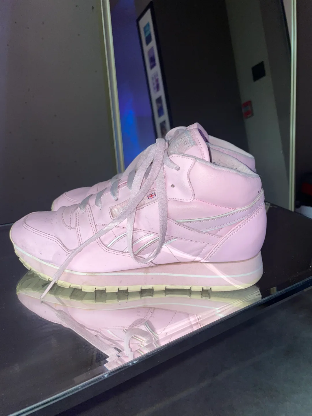 Pink Reebok Classic Leather Mid Sneakers thumbnail