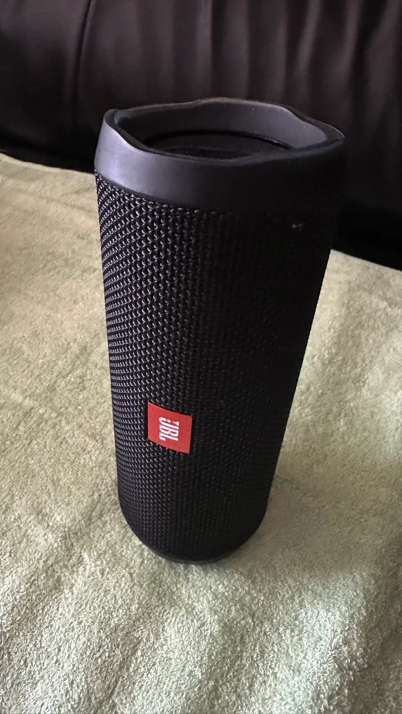 JBL Flip 4 Portable Waterproof Wireless Bluetooth Speaker image indicator(2)