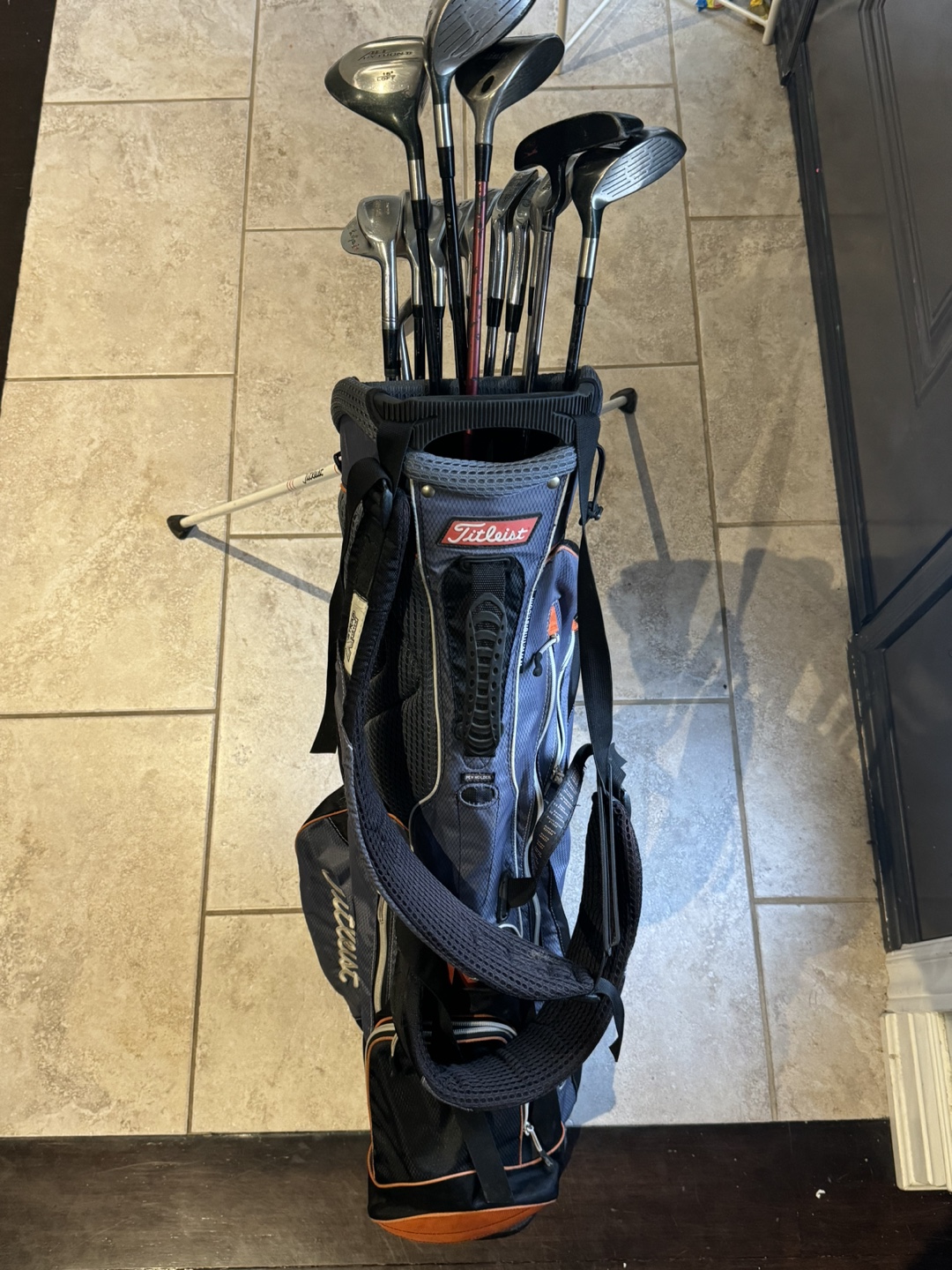 Beginner Golf Set – Titleist Bag Included! - photo 2
