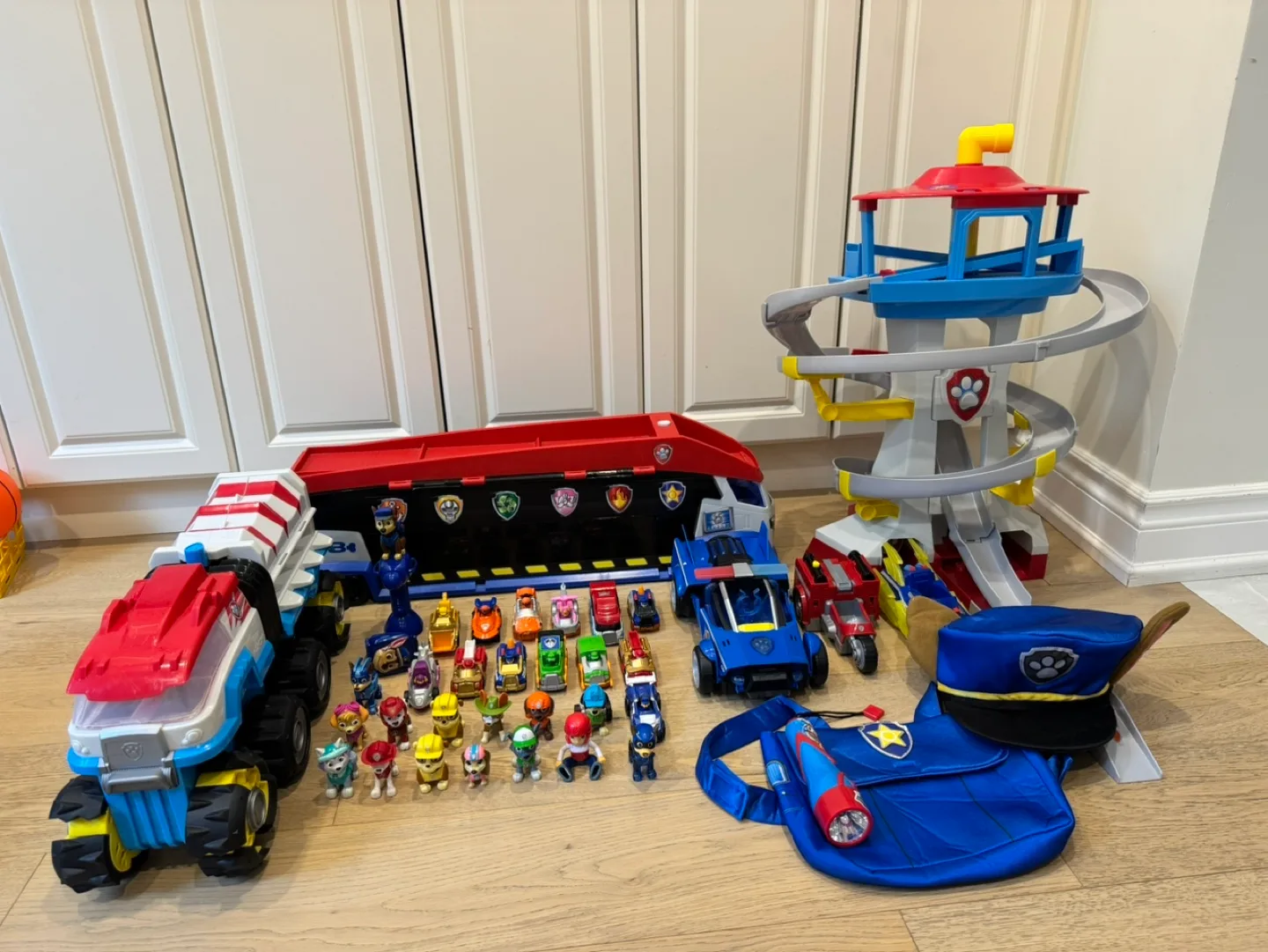 Paw Patrol Large Playset and Accessories thumbnail