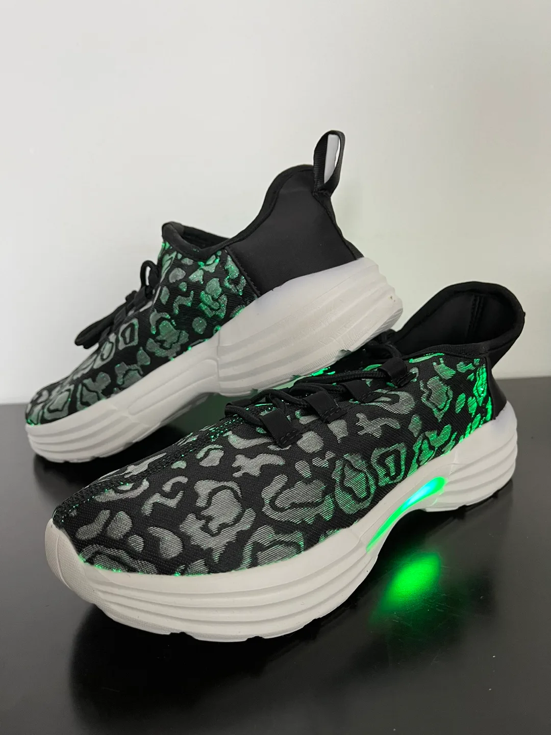 LED Light Up Sneakers image indicator(3)