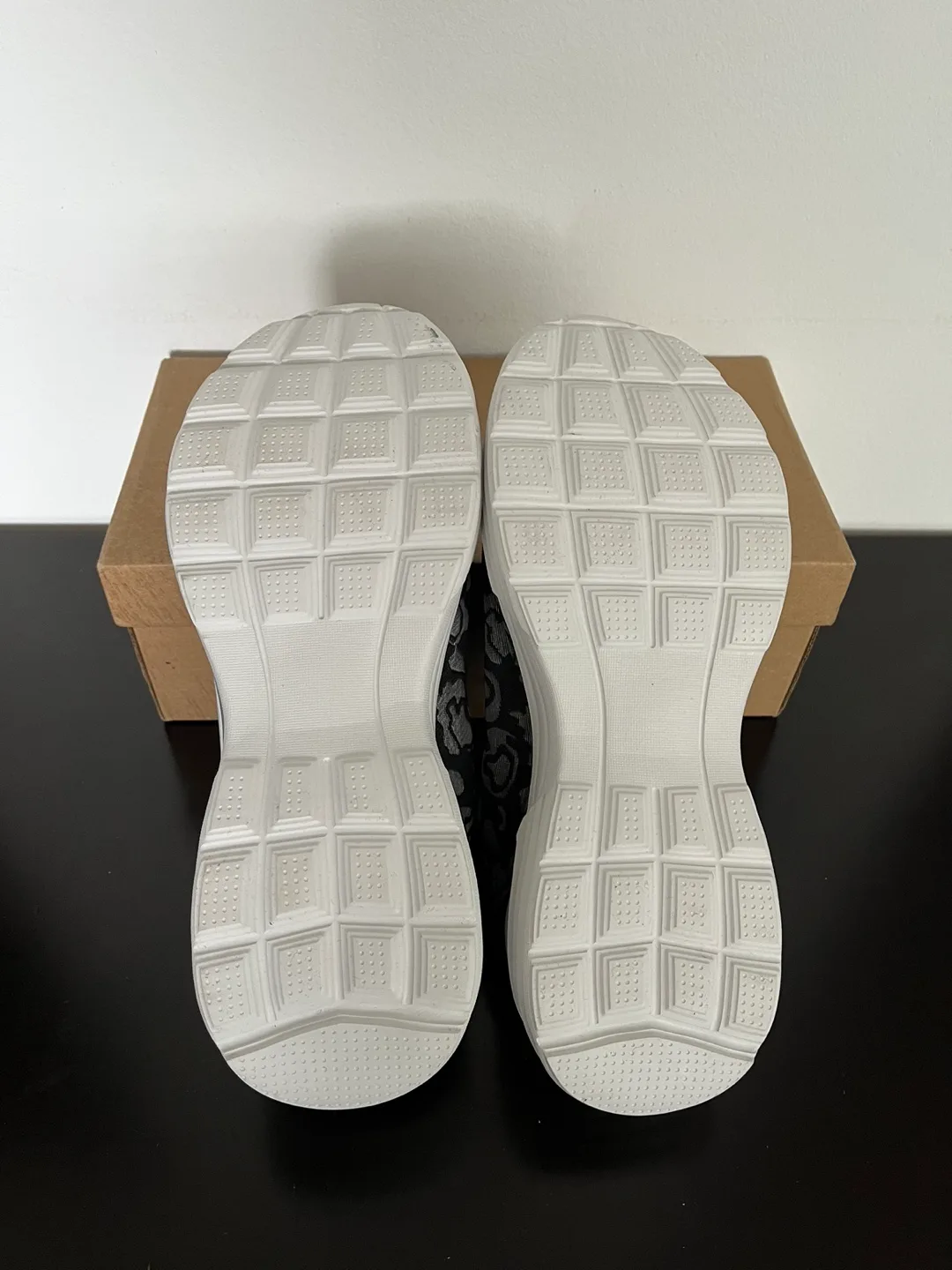 LED Light Up Sneakers image indicator(6)