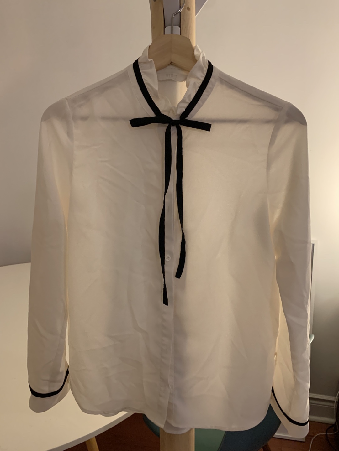 Visit in New York White Blouse with Black Trim