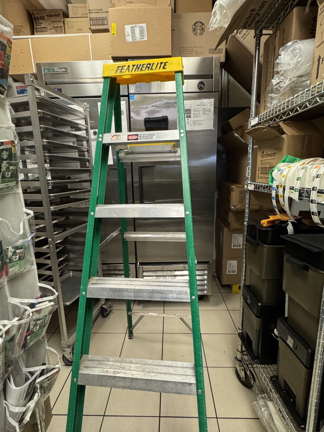 Featherlite 6 ft. Fiberglass Step Ladder with Tray