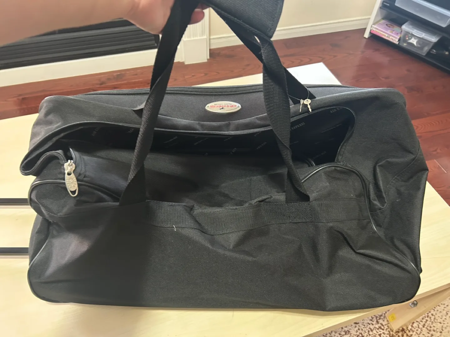 Black Rolling Duffle Bag image indicator(4)