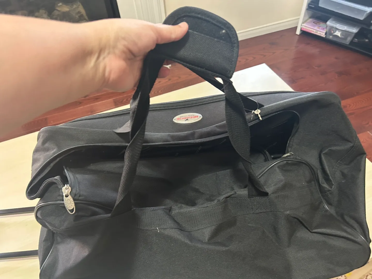 Black Rolling Duffle Bag image indicator(2)