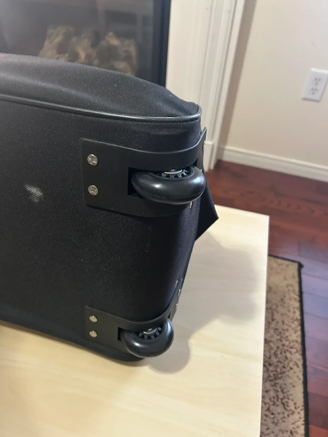 Black Rolling Duffle Bag image indicator(5)