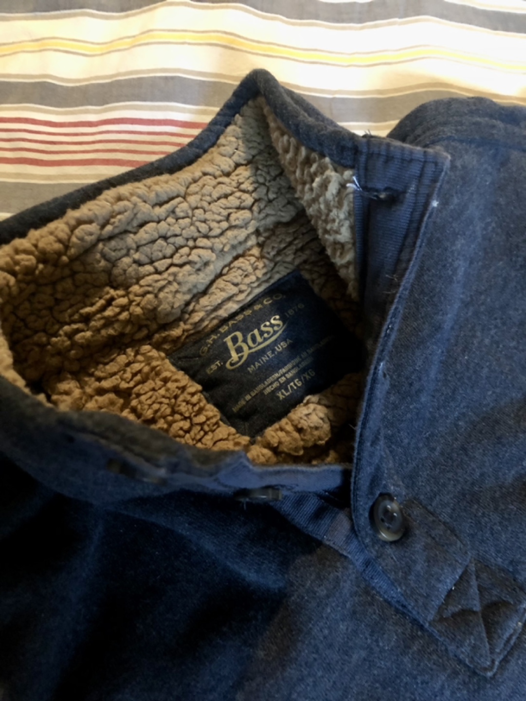 G.H. Bass & Co. Mens Sweater with fleece-lined collar