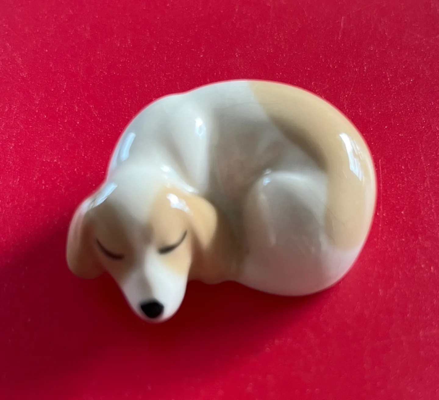 Miniature Sleeping Dog porcelain Figurine image indicator(3)