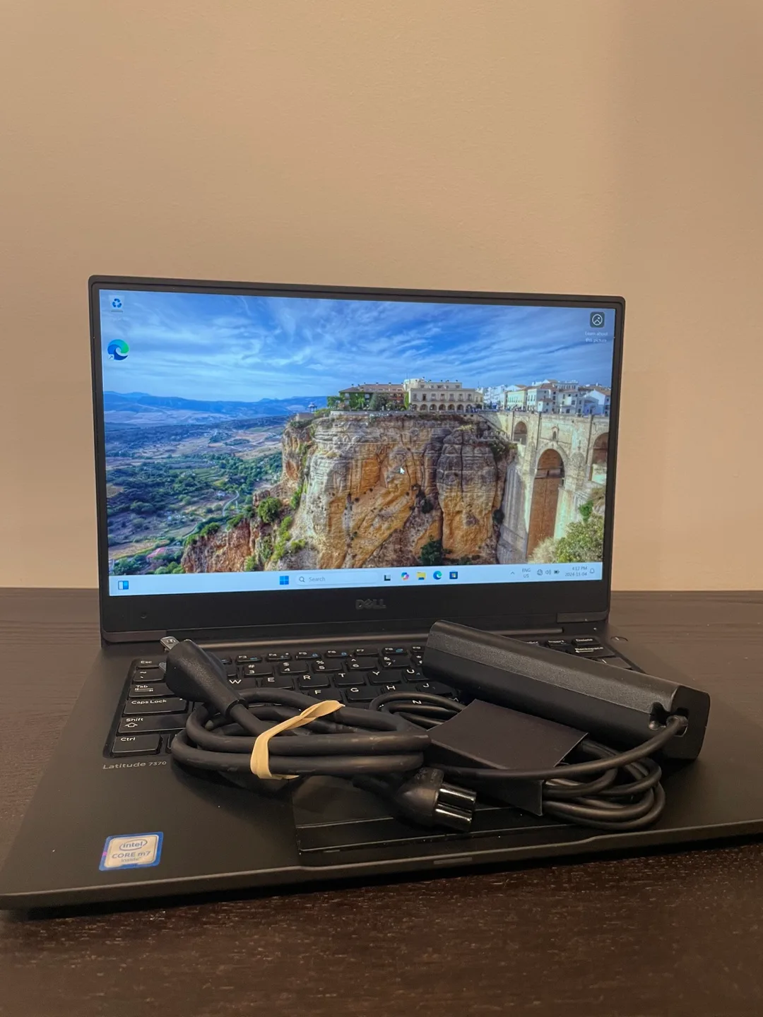 Dell Latitude 7370 Laptop with Charger for Sale image indicator(5)