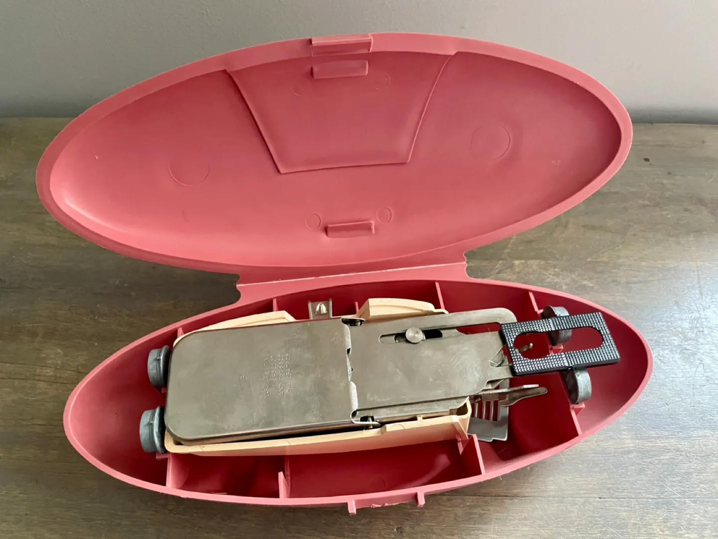 Vintage 1960s Singer Buttonholer Sewing Machine Attachment image indicator(4)