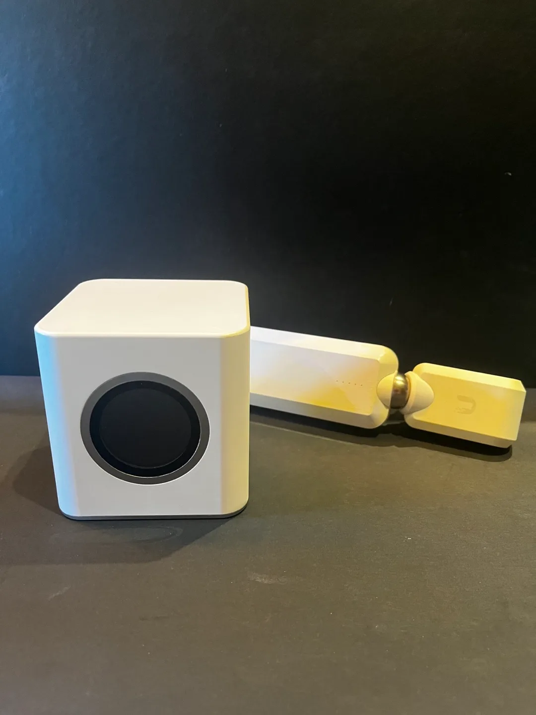 AmpliFi HD Wifi Mesh Router + Mesh Point image indicator(2)