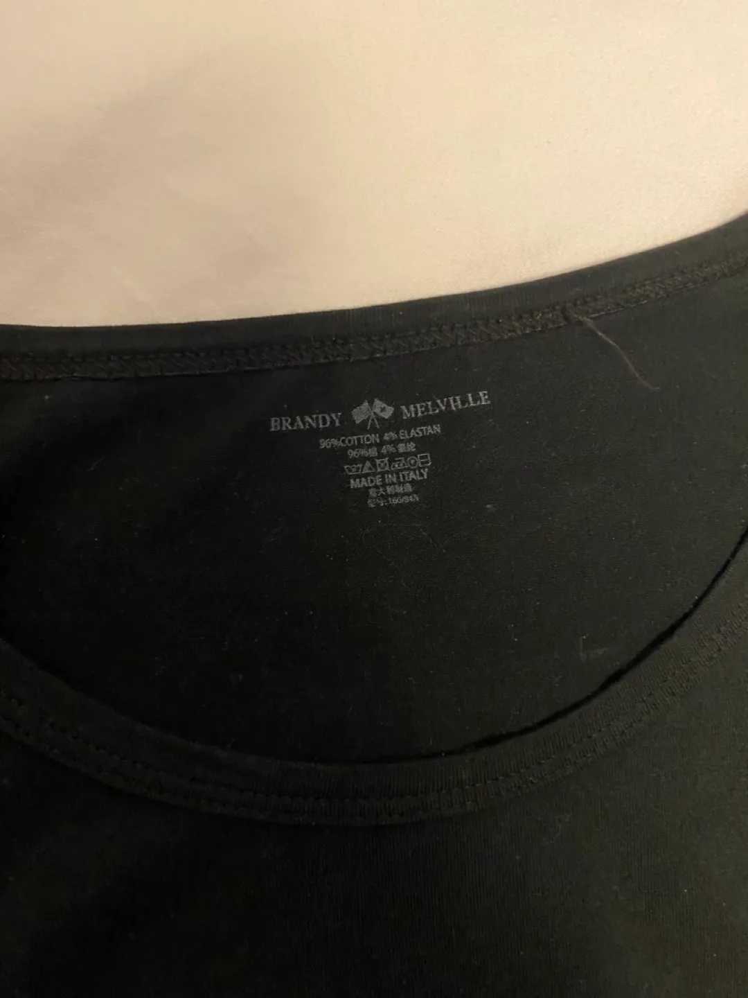 Brandy Melville Black Long Sleeve Crop Top image indicator(4)