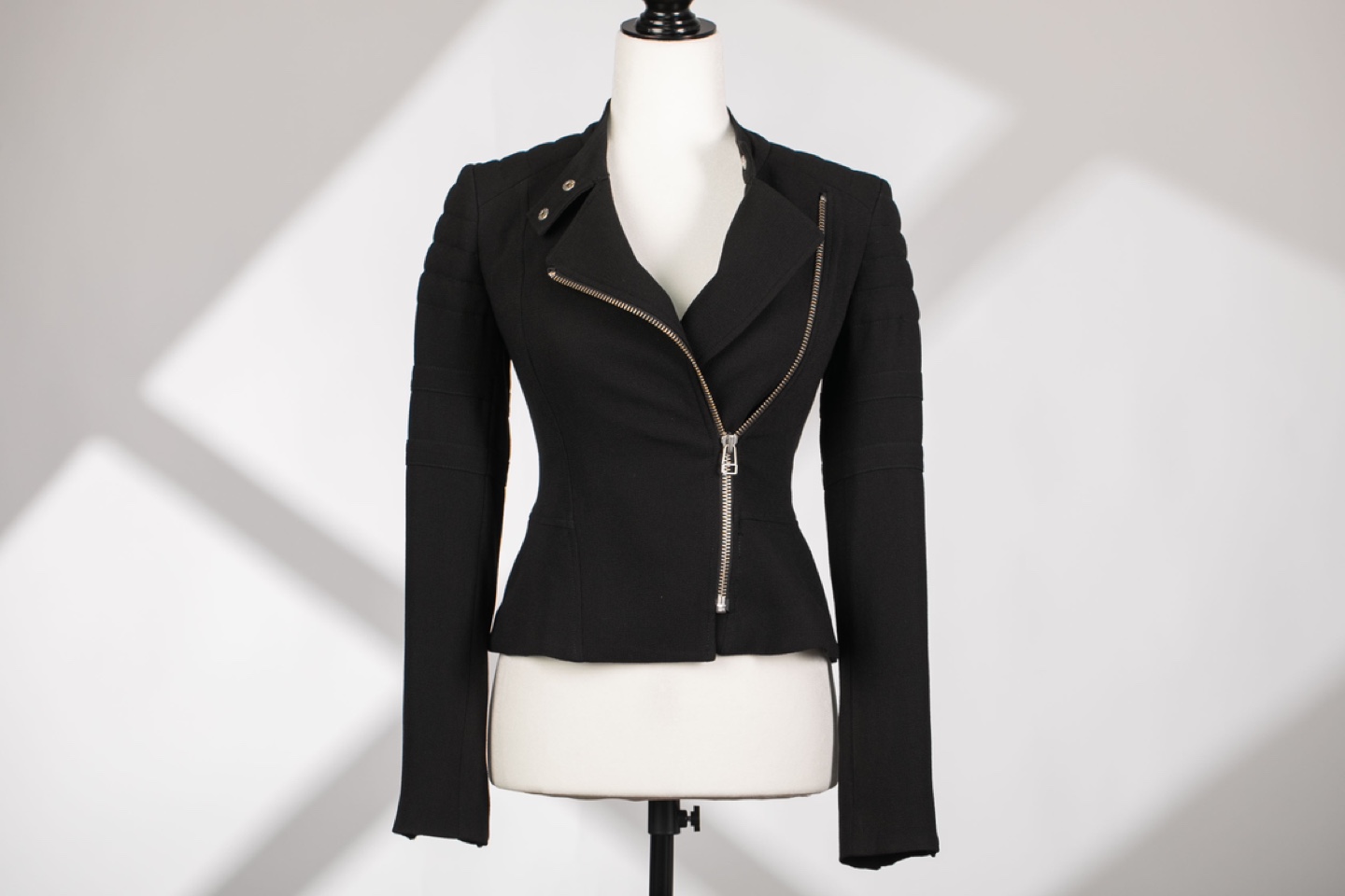 Aritzia Wilfred Biker Jacket black, Size 0, Excellent Condition