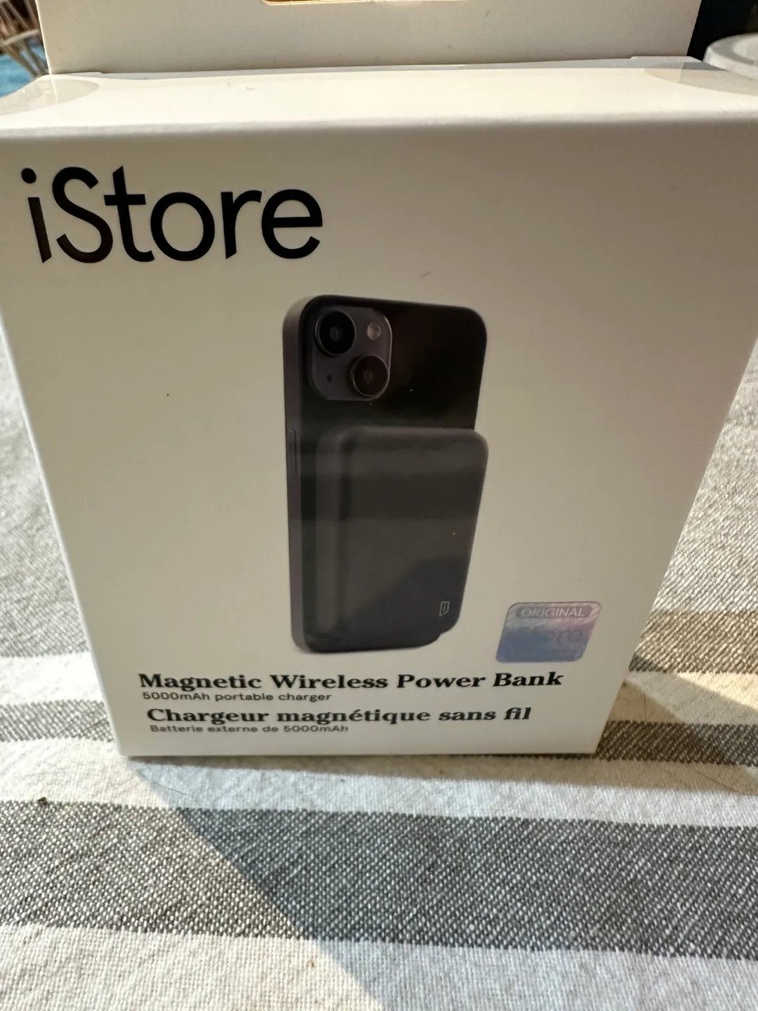 iStore Magnetic Wireless Power Bank image indicator(2)