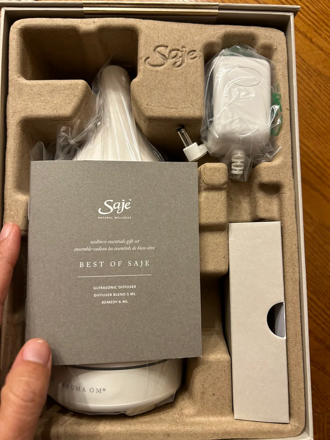 Saje Aroma Om Ultrasonic Diffuser with 2 Essential Oil Blends image indicator(2)