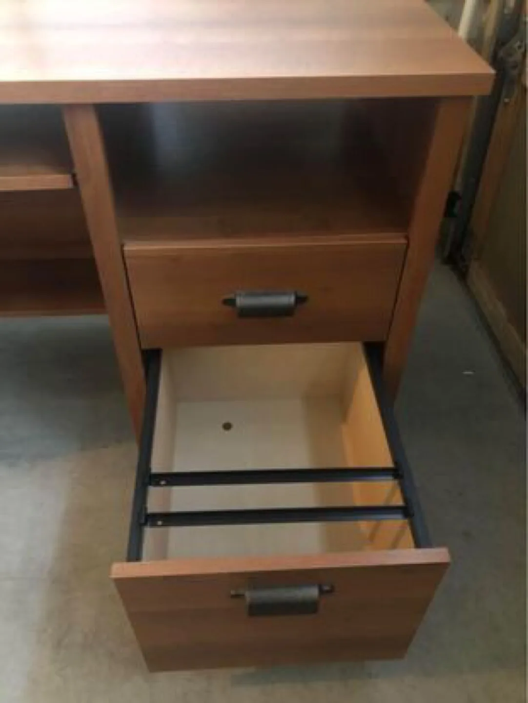 Computer Desk with Keyboard Tray and drawers image indicator(7)