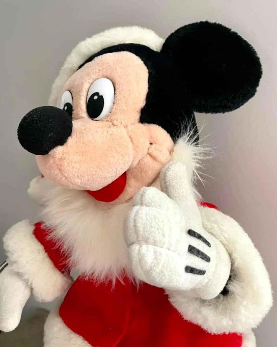 VINTAGE Walt Disney  Mickey Mouse Santa Christmas Plush Toy image indicator(2)