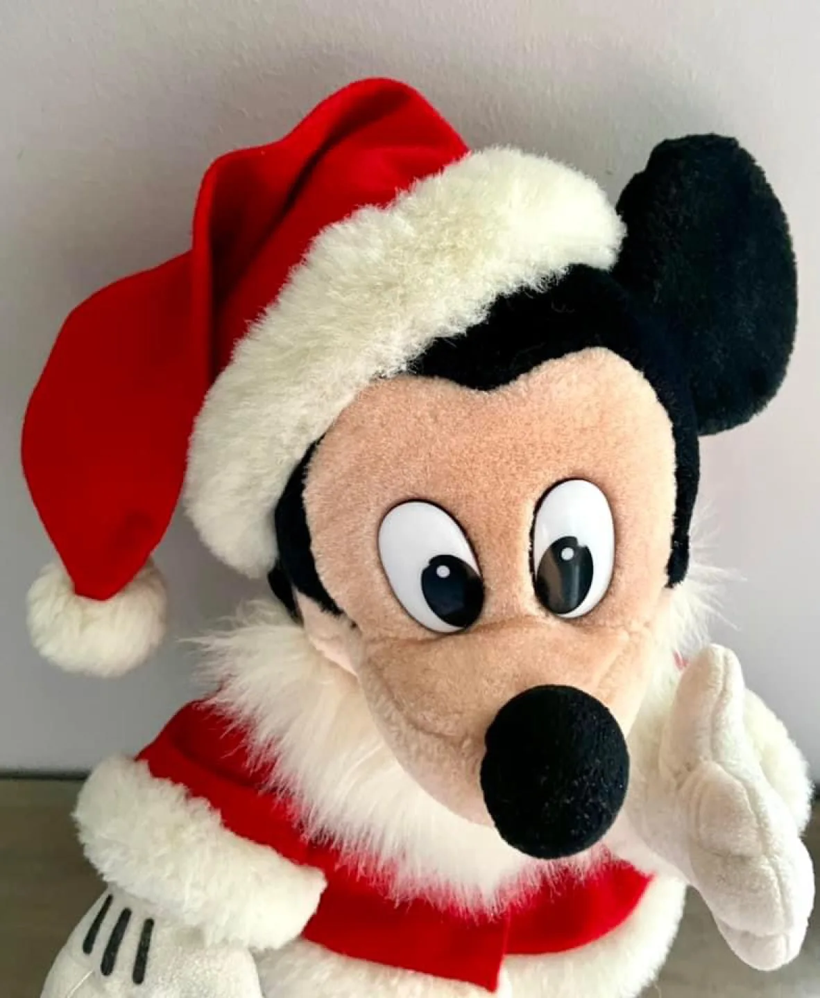 VINTAGE Walt Disney  Mickey Mouse Santa Christmas Plush Toy image indicator(3)