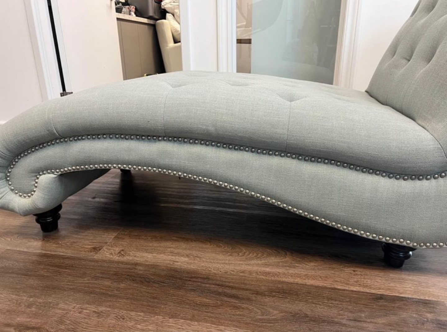 Upholstered Oversized Chaise Lounge in Perfect Condition! - photo 4