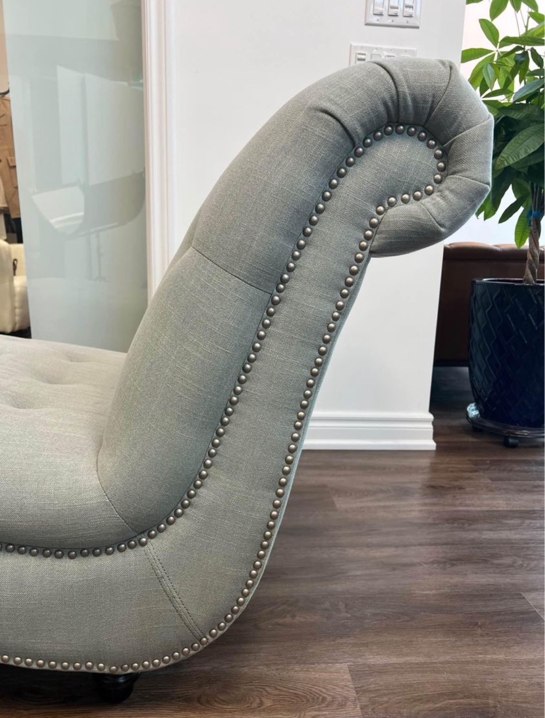 Upholstered Oversized Chaise Lounge in Perfect Condition! - photo 3