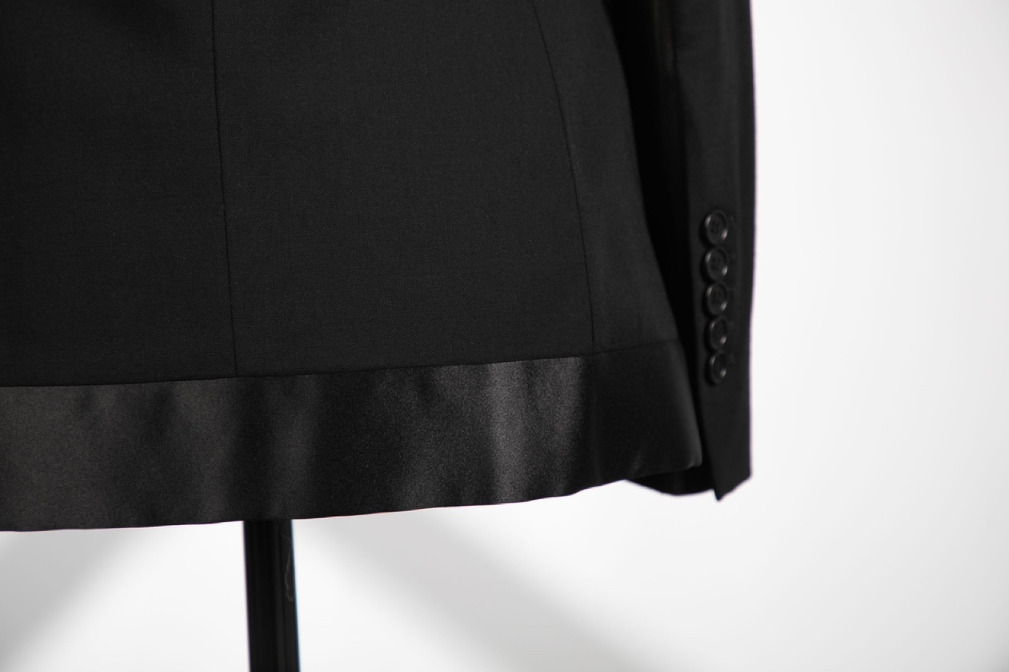 BCBGMAXAZRIA Wool Blazer with Satin Bottom Design - photo 3