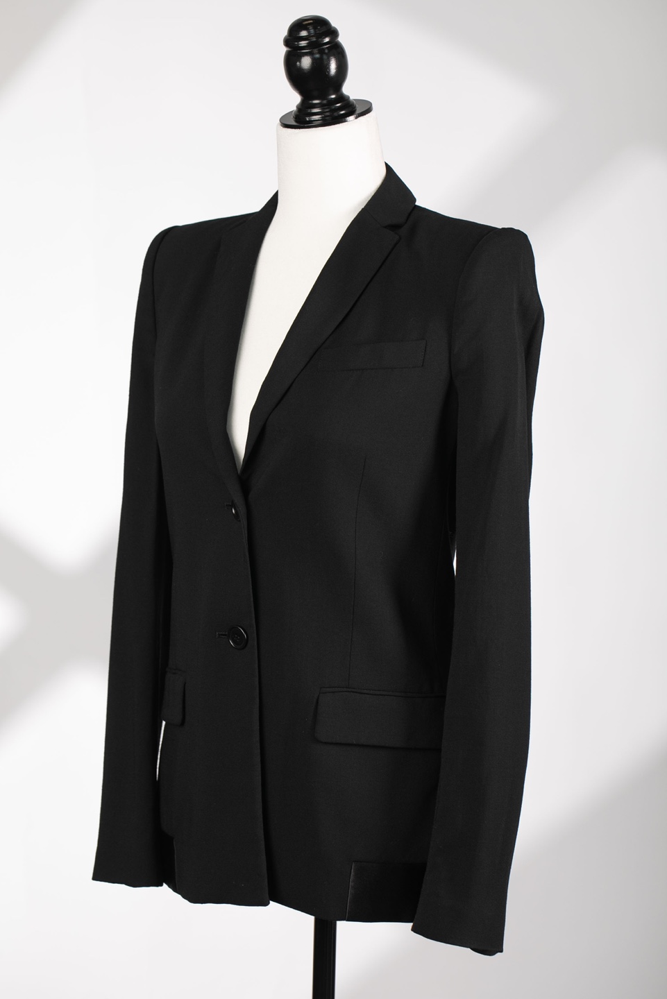 BCBGMAXAZRIA Wool Blazer with Satin Bottom Design - photo 4