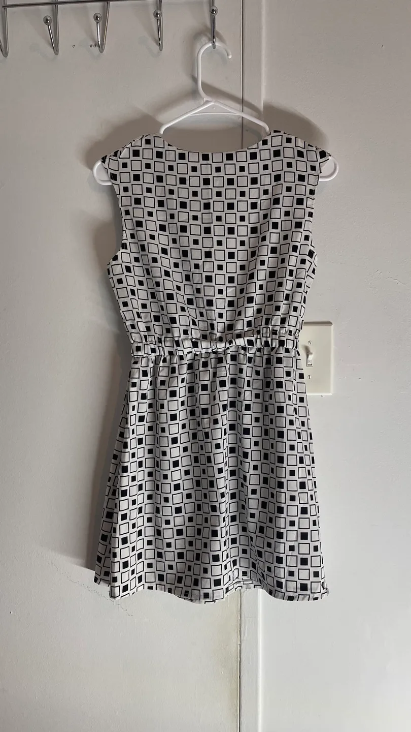 Modern Black and White Square Patterned Dress 🧡 image indicator(2)