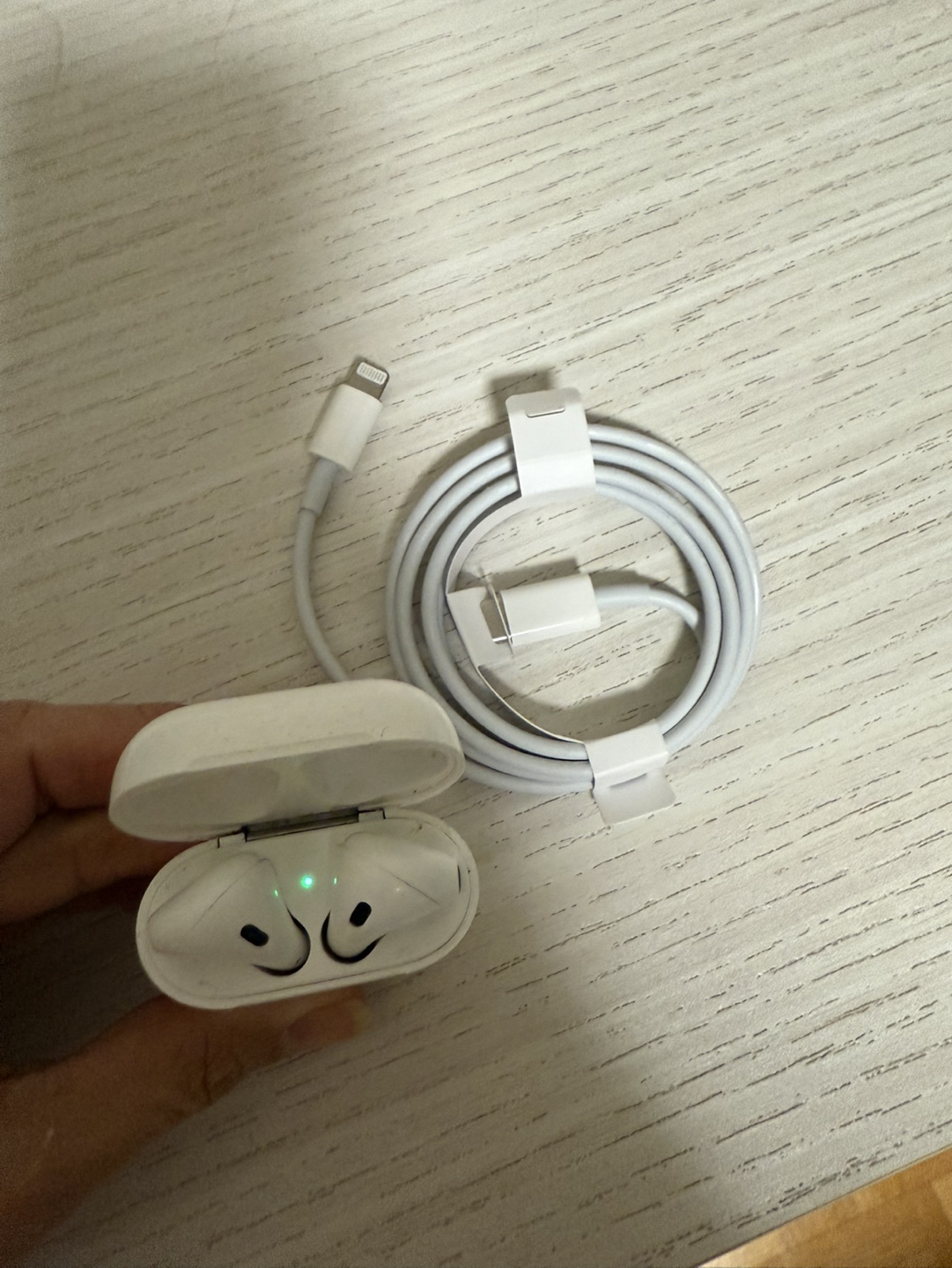 Apple AirPods 2nd generation - photo 3
