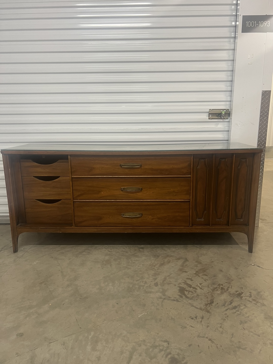 Mid Century Modern 9 dtawers Dresser