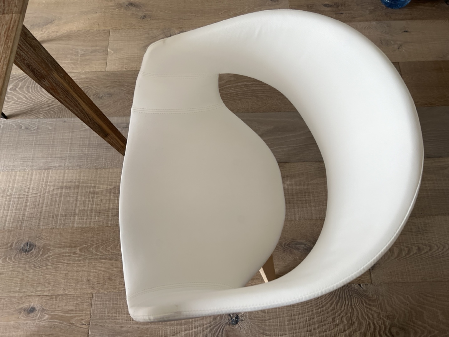 4 White Dining Chairs - photo 2
