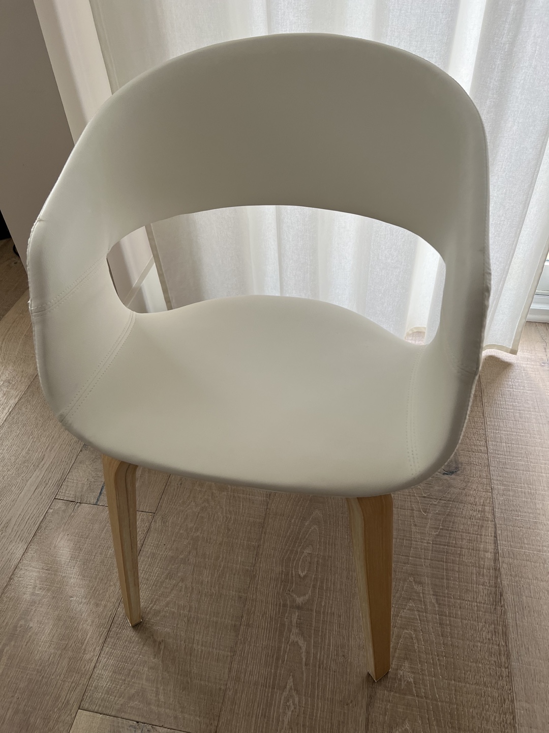 4 White Dining Chairs - photo 4
