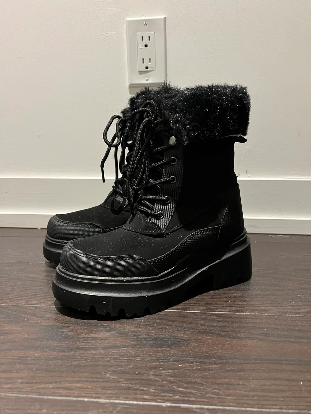 Black Snow Boots with Faux Fur Collar - Size 6 thumbnail