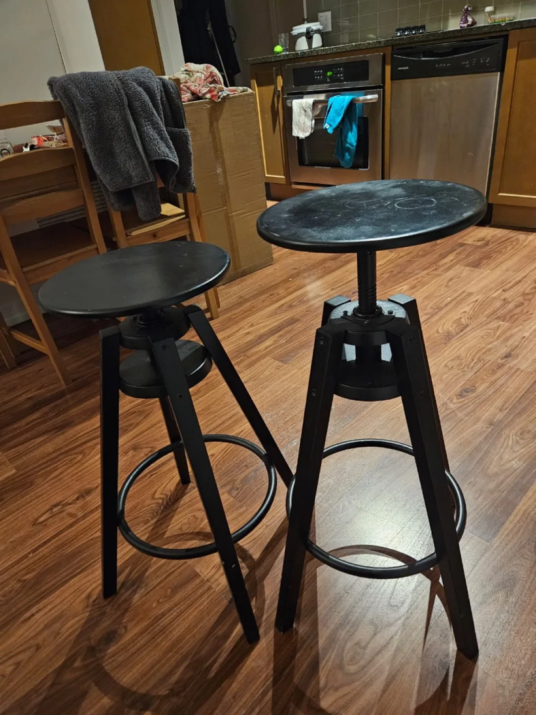 Set of 2 Black Adjustable Bar Stools 🧡 thumbnail