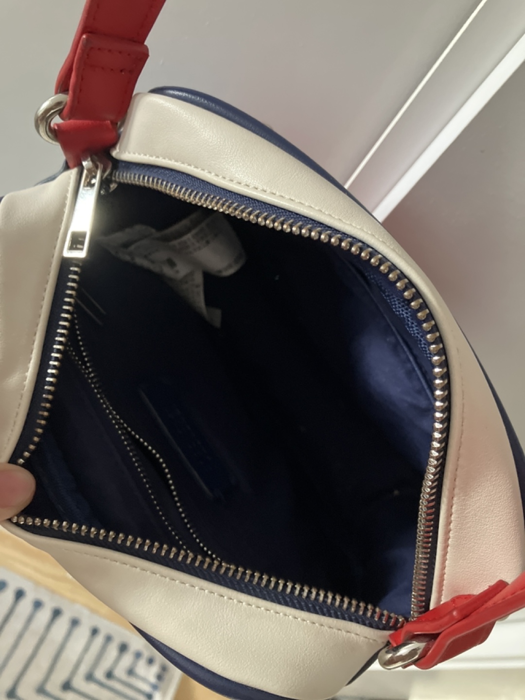 Free Crossbody Bag - photo 4