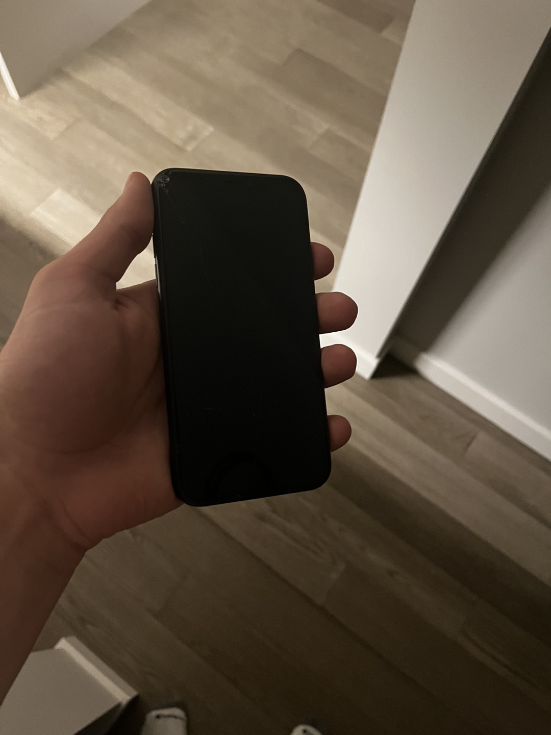 iPhone XR - Cracked Screen - photo 2