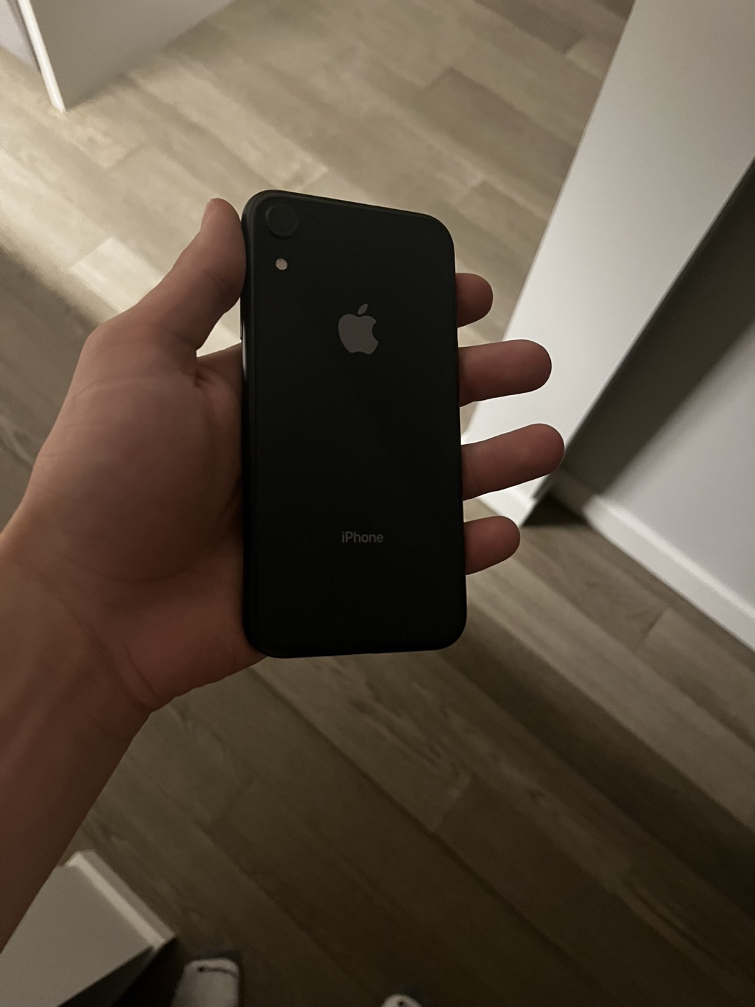 iPhone XR - Cracked Screen - photo 3