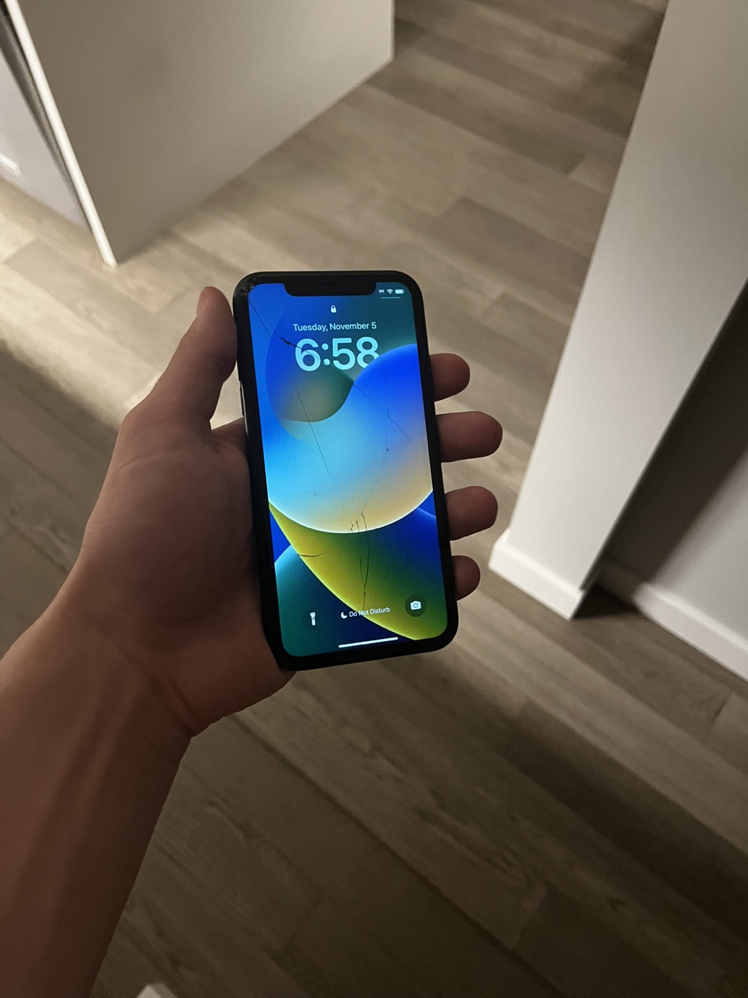 iPhone XR - Cracked Screen - photo 4